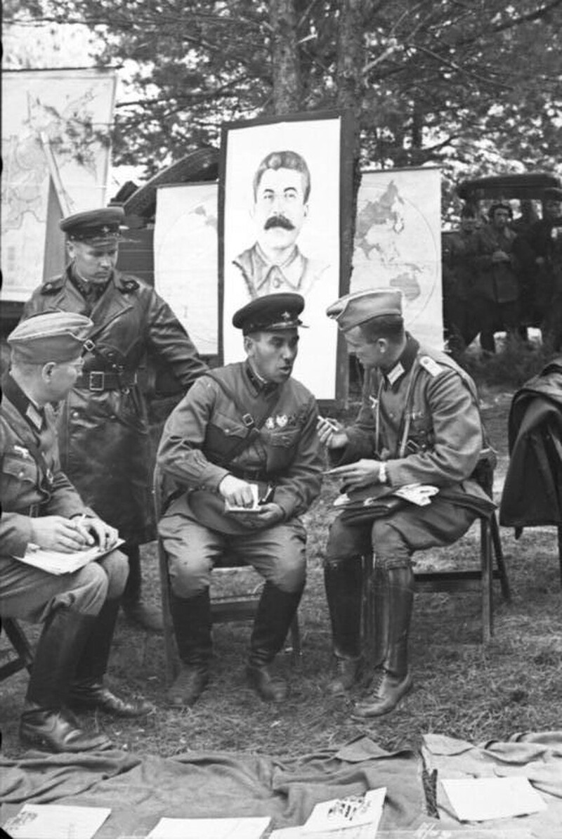Как военные инженеры СССР обхитрили немцев при разделе Польши и забрали у них побольше территории