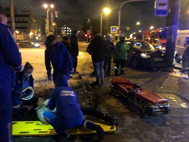 Авария дня. Пьяный водитель сбил девушку в Санкт-Петербурге