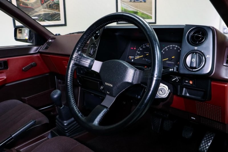 37-летняя культовая Corolla AE86 продается в Великобритании