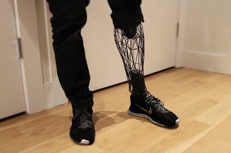Сетчатый экзопротез ноги, напечатанный на 3D-принтере
