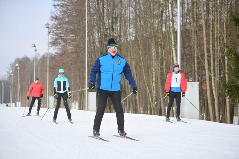 "Такая моя судьба": президент Белоруссии победил в гонке, но звездой лыжни стал другой