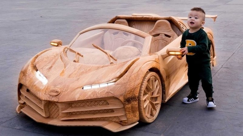 Мужчина мастерски изготовил миниатюрный Bugatti Centodieci полностью из дерева
