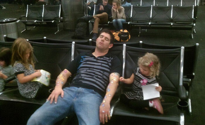 Еще одна причина, по которой лучше не спать в аэропорту