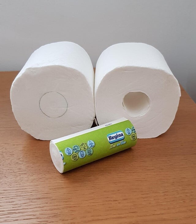В этом рулоне туалетной бумаги есть ещё один мини-рулон, который можно брать с собой