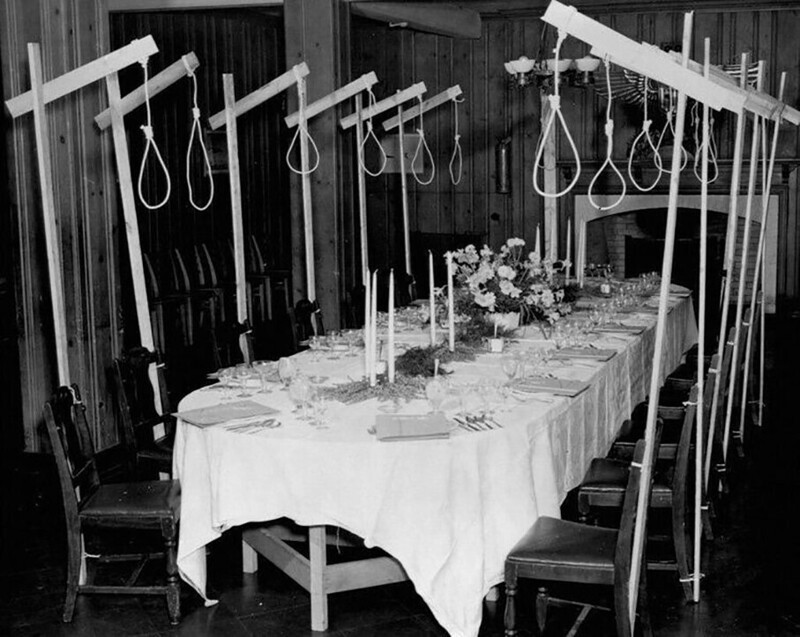 Обеденный стол обвиняемых на Нюрнбергском процессе. Германия, 1945 год