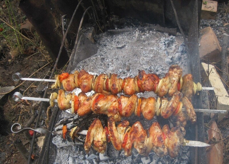 На даче, в лесу и у водоемов - было бы мясо, а приготовить мы сможем