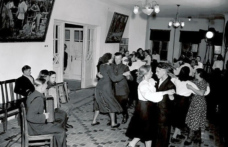 Дом культуры. Танцы 1950-е, Челябинская обл.