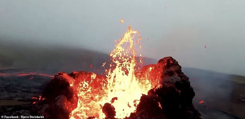 Пилот дрона сделал потрясающие кадры извержения вулкана в Исландии