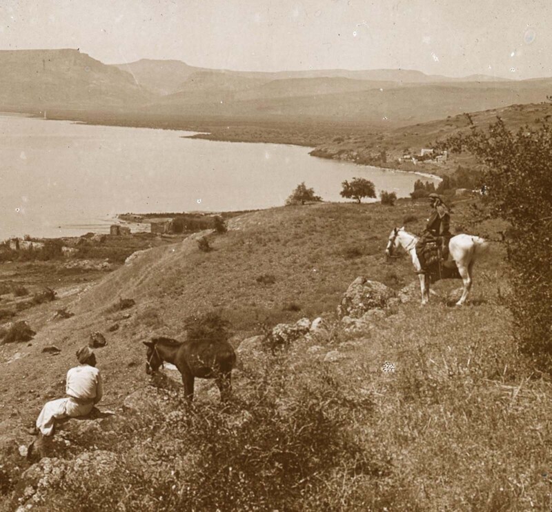 Вид из древней деревни Вифсаида на гору Блаженств