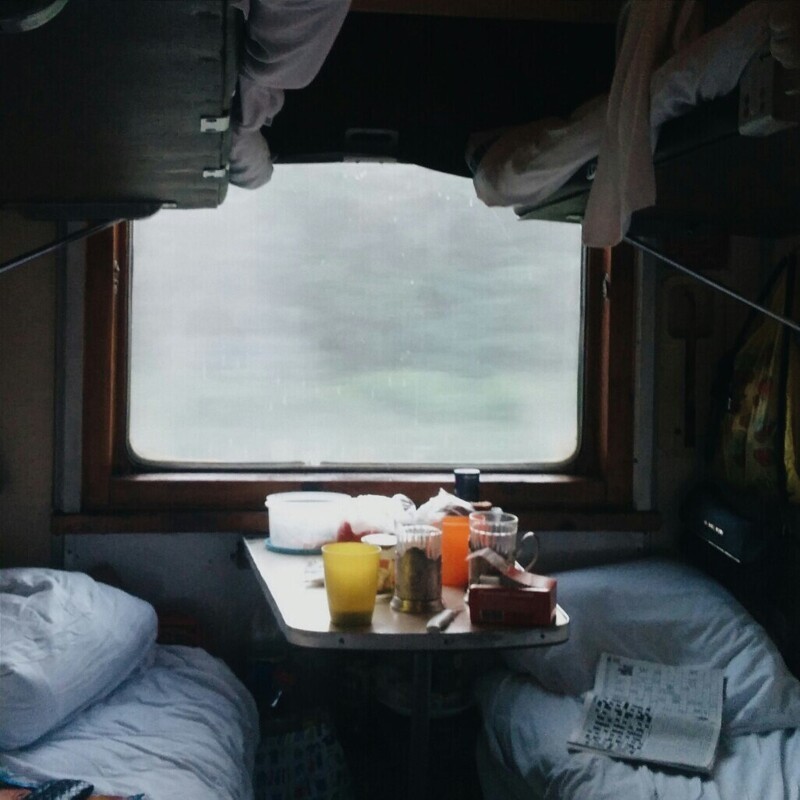 Под стук колес. Поезд шерстяной романтики. Dorf Romantic поезд. Под стук колес передача.