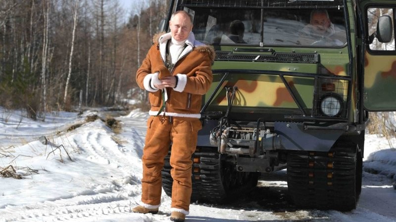 ГАЗ-3351 «Лось» — российская версия шведского вездехода, на котором президент катался по тайге