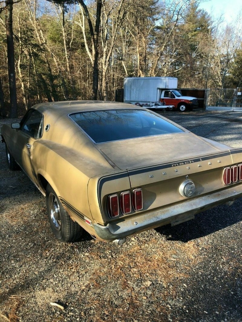 Ford Mustang 1969 года ищет нового владельца после 40 лет простоя