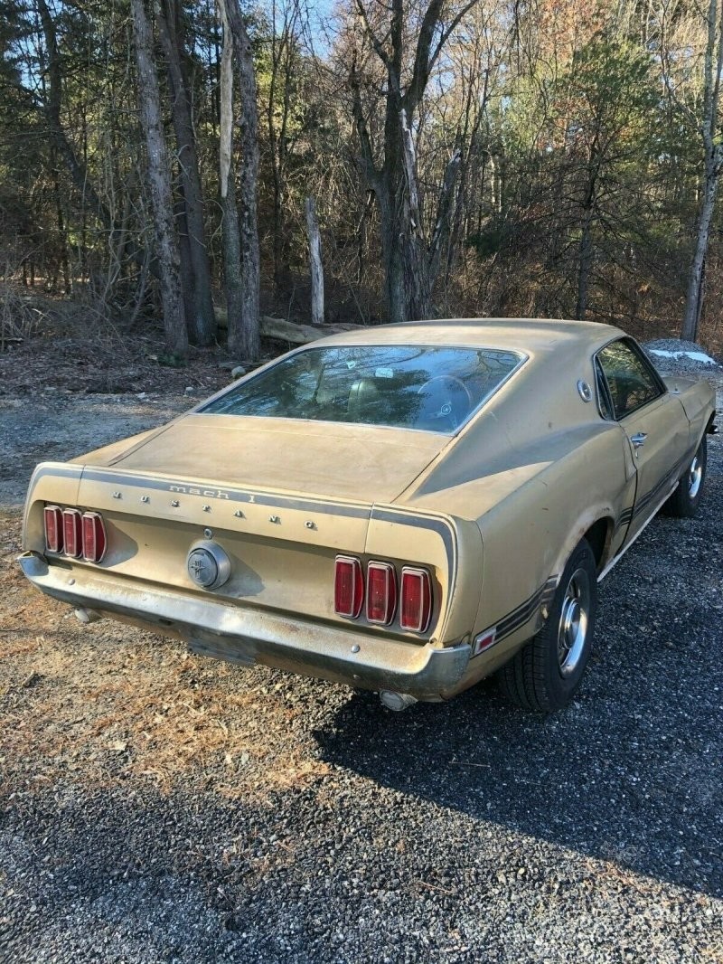 Ford Mustang 1969 года ищет нового владельца после 40 лет простоя