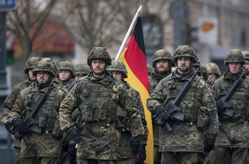 Солдатам немецкой армии разрешается не подчиняться любым приказам, которые, по их мнению, нарушают человеческое достоинство