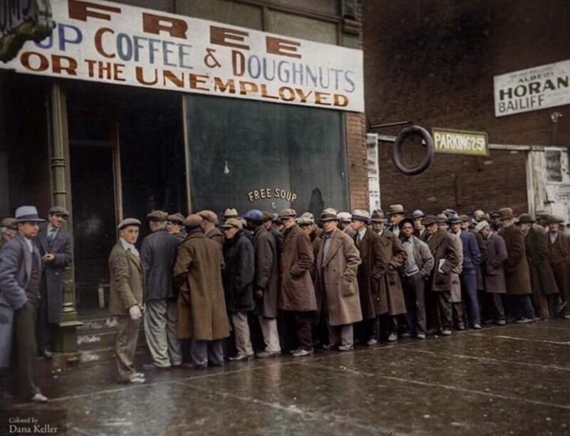 Во время Великой депрессии Аль Капоне управлял кухней в Чикаго, которая предоставила более 120 000 блюд безработным американцам