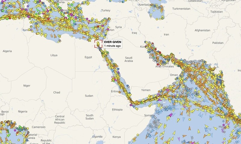 Гигантское судно застряло в Суэцком канале: в море пробки, нефть взлетела