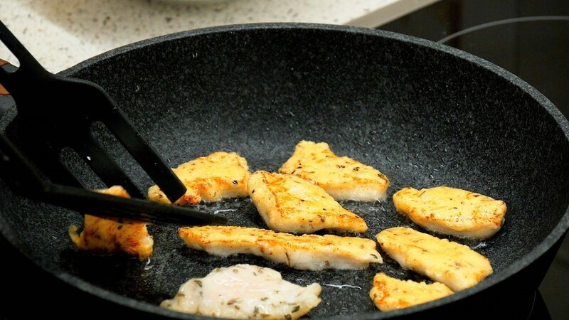 Курица в кляре и соусе: сочная, изысканная, в любимом азиатском стиле (+ бонус-рецепт)