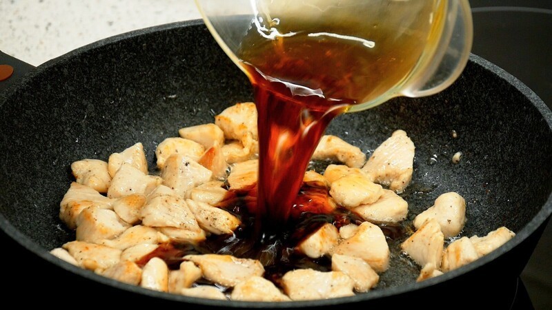 Курица в кляре и соусе: сочная, изысканная, в любимом азиатском стиле (+ бонус-рецепт)