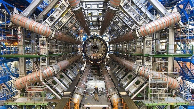Ученые CERN обнаружили аномалию, прямо указывающую на существование  новых неизведанных об