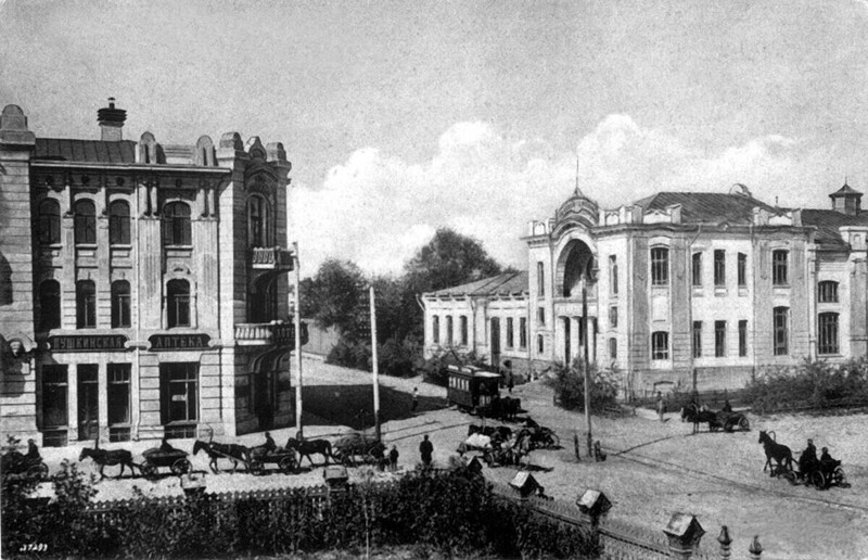 Перекресток улиц Шихобаловской (Сокольничьей) и Льва Толстого (Москательной)