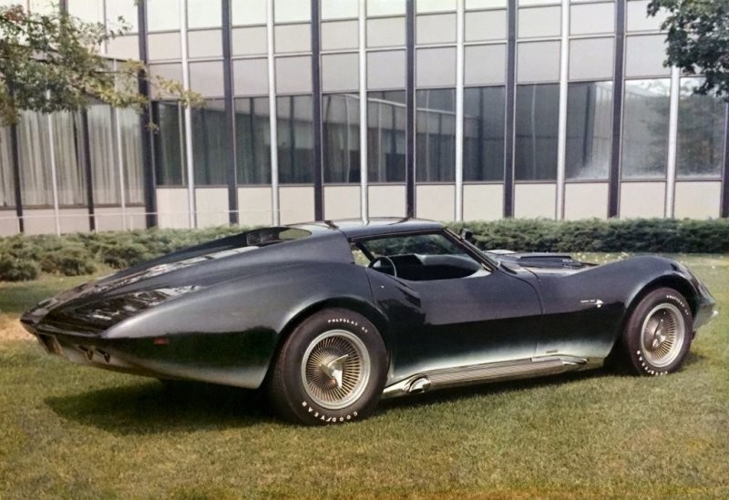 Всплывающие задние фонари на концепте Corvette 60-х годов
