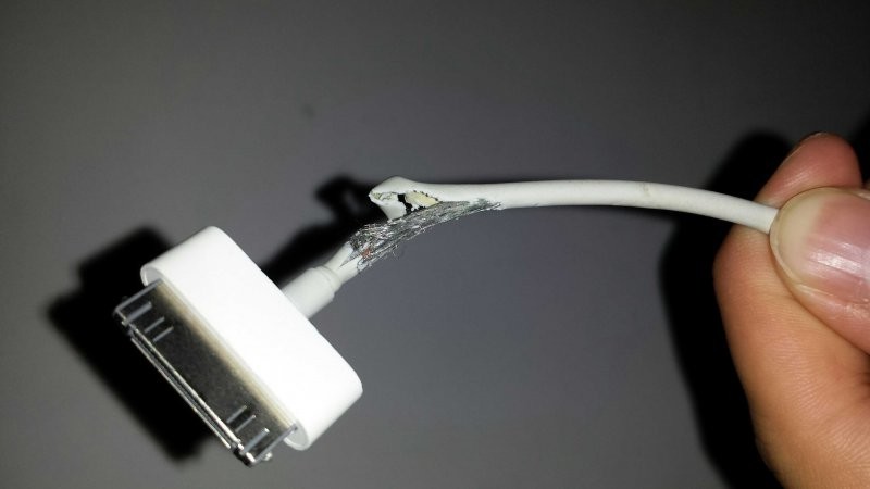 Почему эти кабели всегда ломаются?