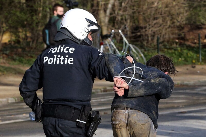Первоапрельская шутка о музыкальном фестивале в Брюсселе обернулась полицией с водометами