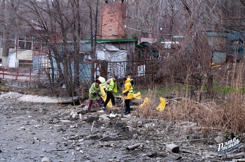 Активисты убрали тонны мусора в обмелевшем водохранилище