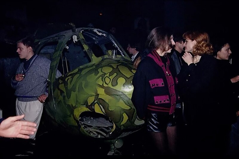 Вечеринка в ночном клубе «Пилот» в Москве, декабрь 1993 год