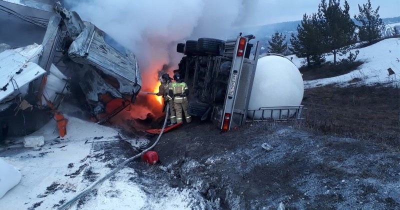 Авария дня. Столкновение двух грузовиков в Челябинской области