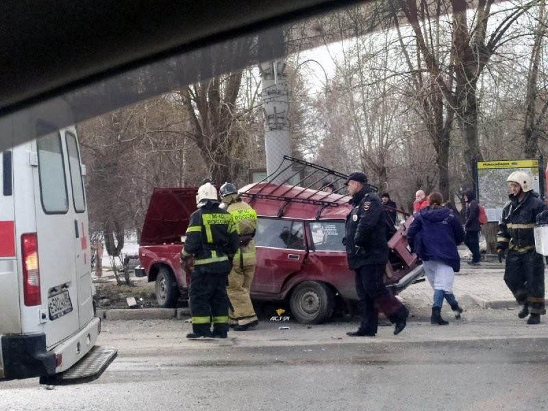 Авария дня. Пожилые супруги погибли в ДТП в Новосибирске