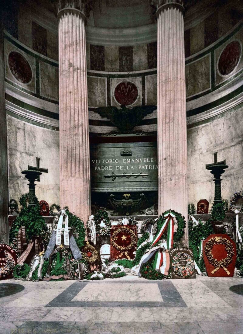 Монумент Витториано - в честь первого короля объединённой Италии Виктора Эммануила II
