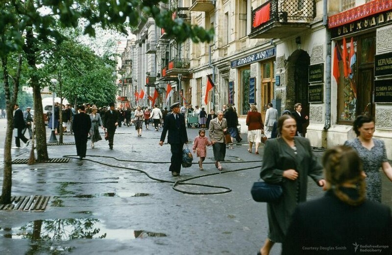 Киев, 1952. Красные галстуки наступают.