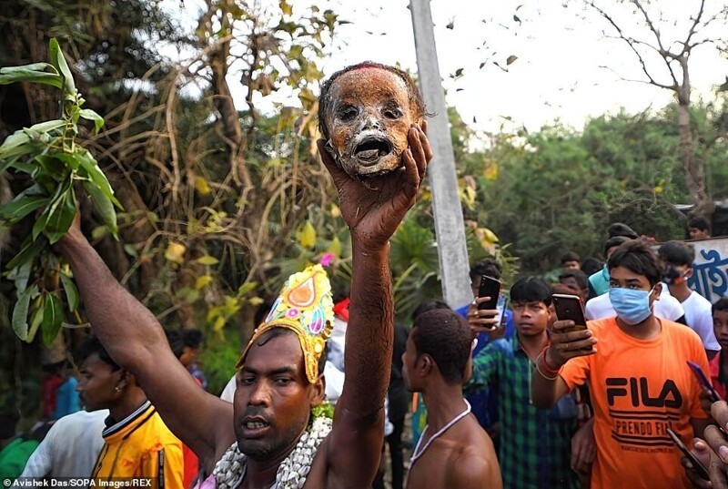 Фоторепортаж: невероятный фестиваль Шива Гаджан в Индии