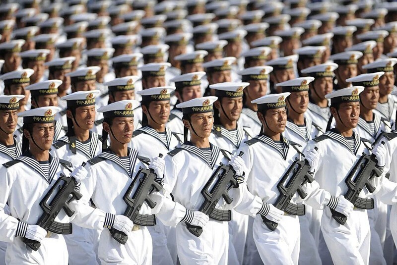 Китайские моряки на параде в Пекине. (Joe Chan / Reuters)