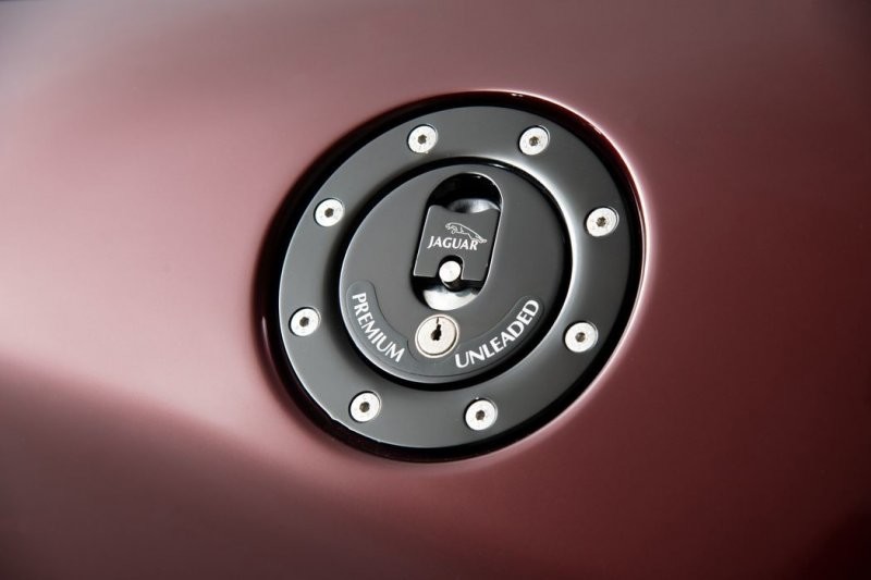 Jaguar XJ220 со сверхмалым пробегом — недооцененная жемчужина