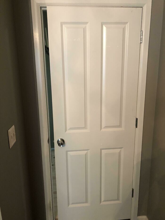 9. "Жена попросила измерить дверь, а я сказал ей, что все двери одного размера..."