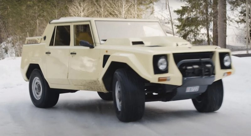 Когда ваш Range Rover застревает в снегу, берите Lamborghini LM002