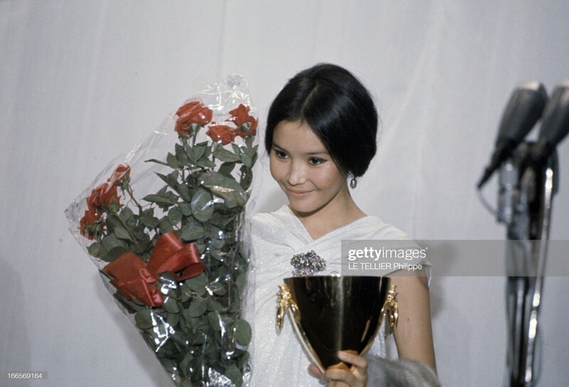 Благодаря советским стилистам Наталья Аринбасарова на церемонии вручения Венеция, 1966 выглядела потрясающе! 