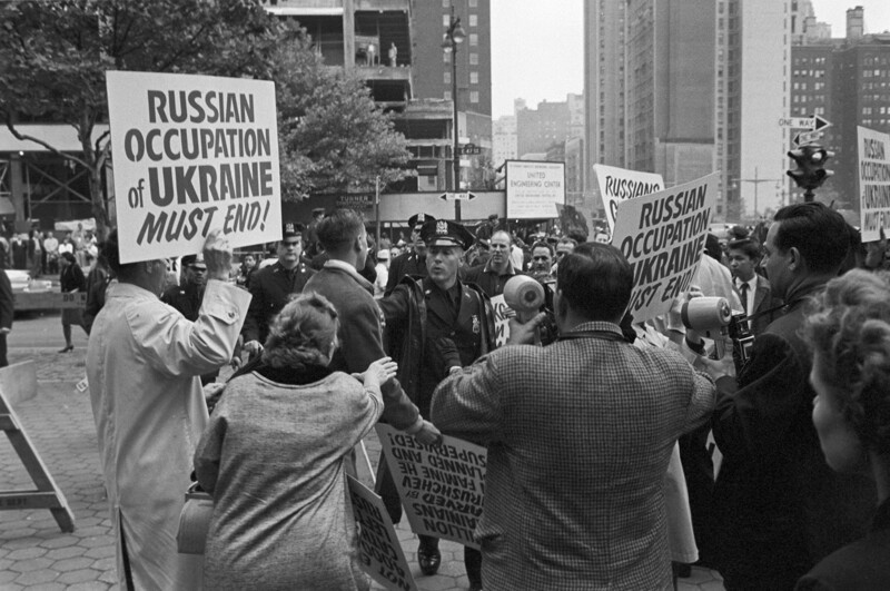 1960. Демонстрация в Нью-Йорке против приезда Никиты Хрущева. 21 сентября. Фоторепортаж