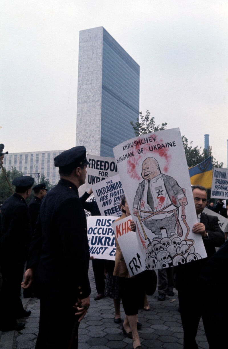 1960. Демонстрация в Нью-Йорке против приезда Никиты Хрущева. 21 сентября. Фоторепортаж