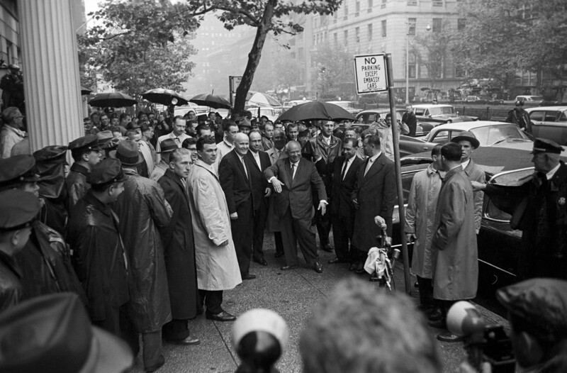 1960. Демонстрация в Нью-Йорке против приезда Никиты Хрущева. 21 сентября. Фоторепортаж