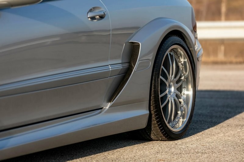 Покупка этого Mercedes-Benz CLK DTM AMG 2005 года в США будет сопровождаться массой проблем