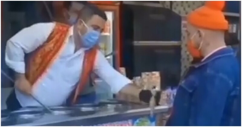 Мужчина "отомстил" мороженщикам, которые любят шутить над покупателями