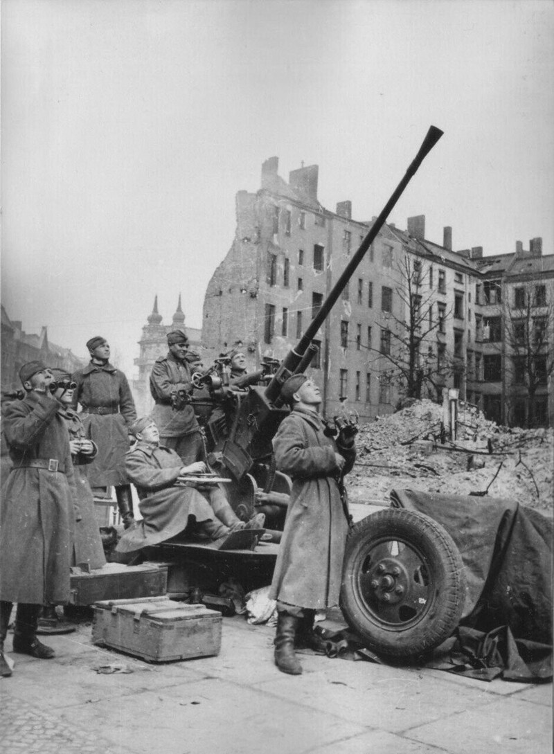 20 апреля 1945 г. Начался штурм Берлина