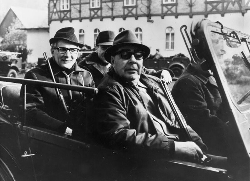 Леонид Брежнев и Эрих Хонеккер собрались на охоту. ГДР, 1971 год.