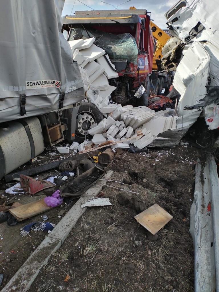 Авария дня. Массовое столкновение грузовиков в Воронежской области