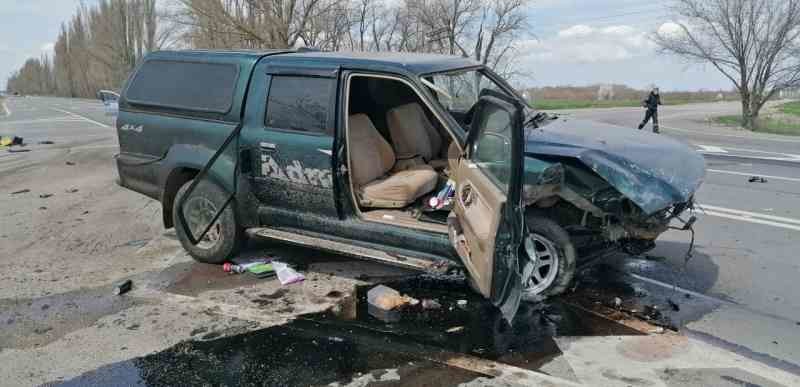 Авария дня. В Крыму после ДТП водители оказались зажаты в своих машинах