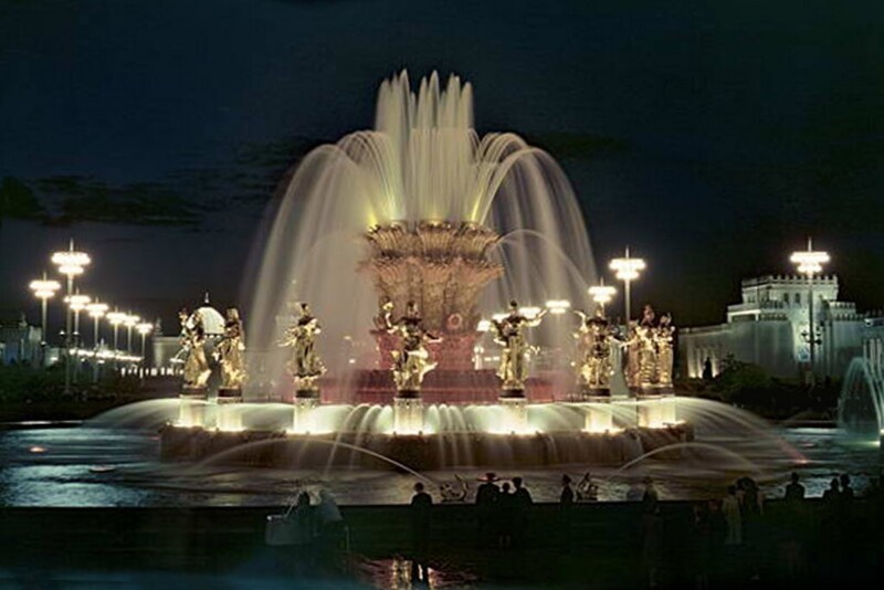 Знаменитый фонтан «Дружба народов СССР