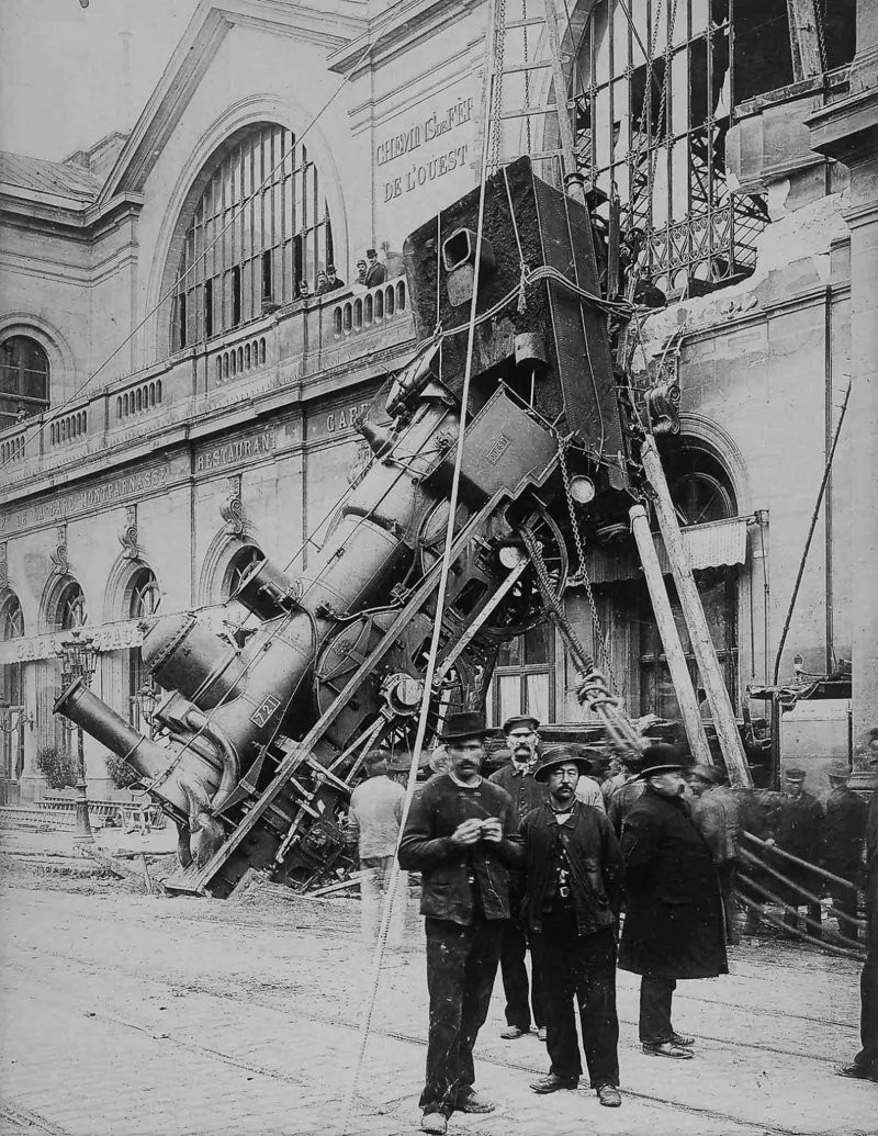Крушение поезда на вокзале Монпарнас в редких снимках 1895 года
